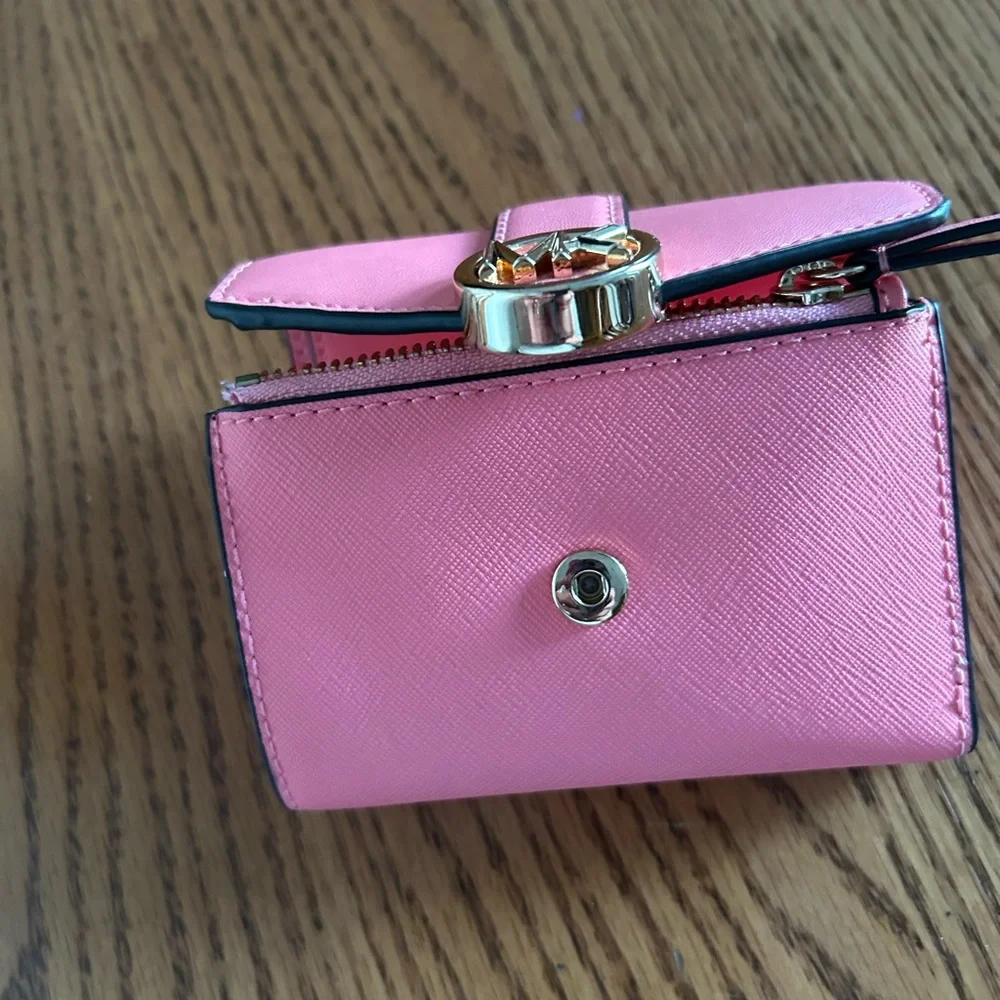 Michael Kors Trifold Medium Wallet New Without Tags Never Used Grapefruit - Picture 5 of 8